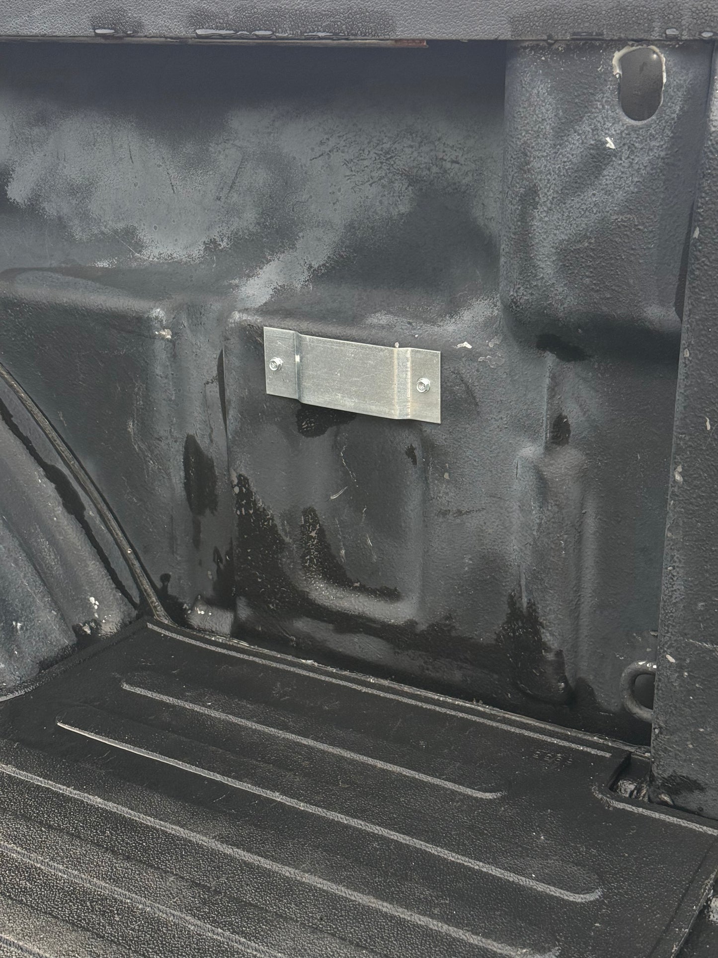 JCP Calf Products Bucket and Bucket Bracket Package